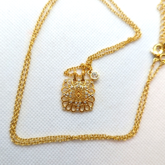 Avon Signature Collection Square Pendant - Picture 6 of 7